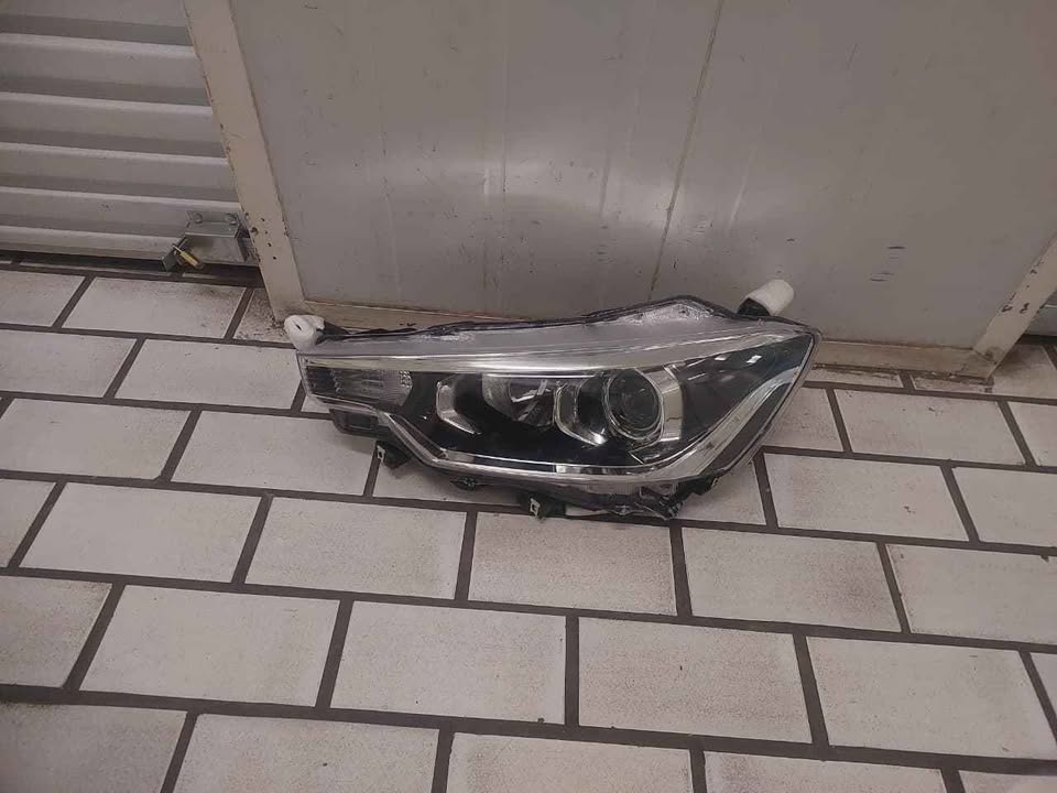 TOYOTA RUMIO HEADLIGHT LEFT SIDE - Private Seller TOYOTA RUMIO HEADLIGHT LEFT SIDE - Private Seller