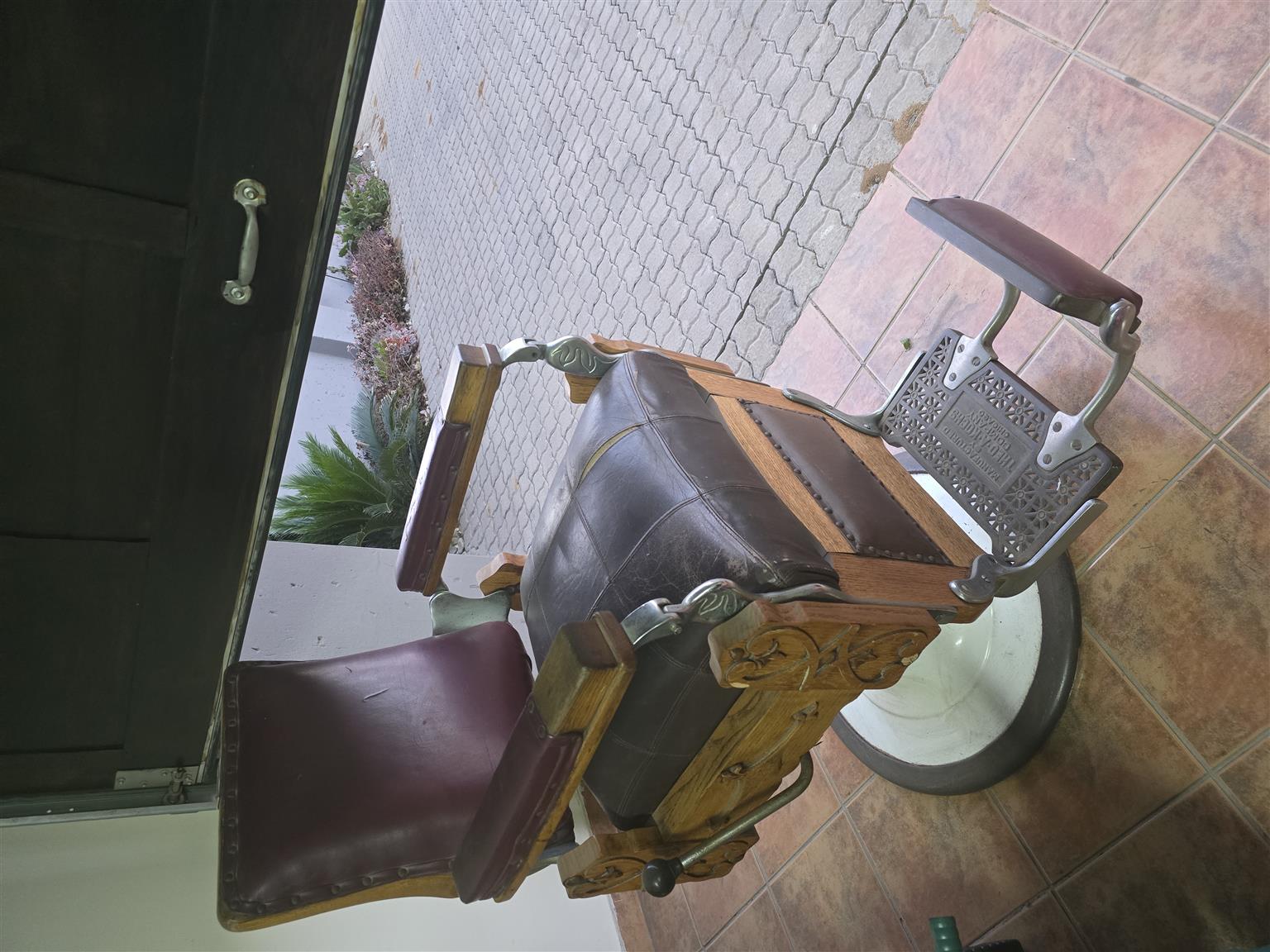 Antique Kochs barberchair Antique Kochs barberchair