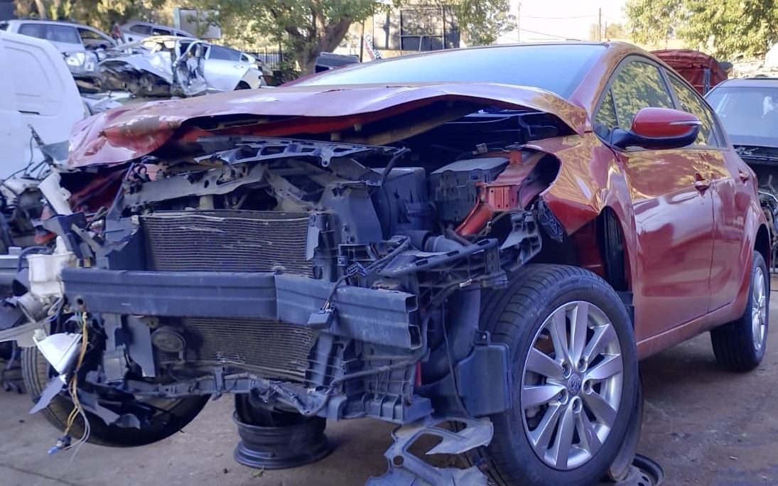 KIA CERATO 2014 STRIPPING FOR SPARES