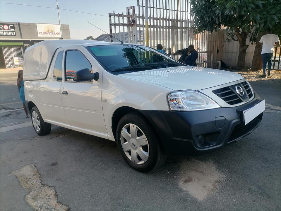 2019 Nissan Np200 1.6i Bakkie with a Canopy