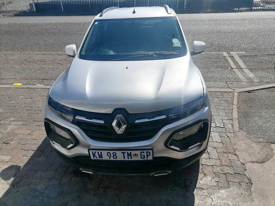 2022 Renault Kwid 1.0 Climber Automatic with a Nice interior seat and Service book and spare key
