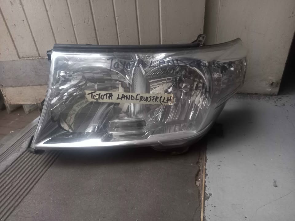 Toyota Landcruiser headlight left side - Private Seller Toyota Landcruiser headlight left side - Private Seller