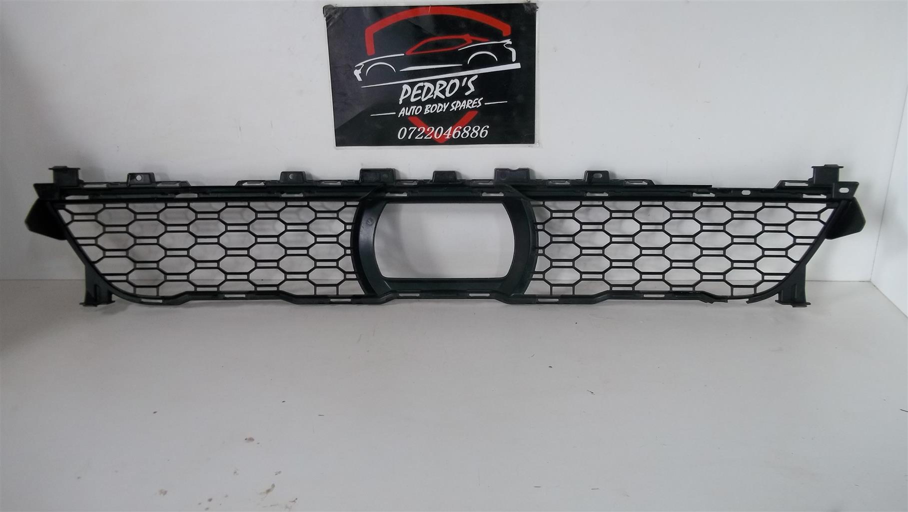 BMW X7 (G07) front bumper grille. - Private Seller