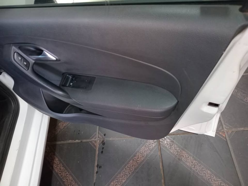 2019 Vw Polo vivo 1.4  Manual,hatchback  White color  67,000km