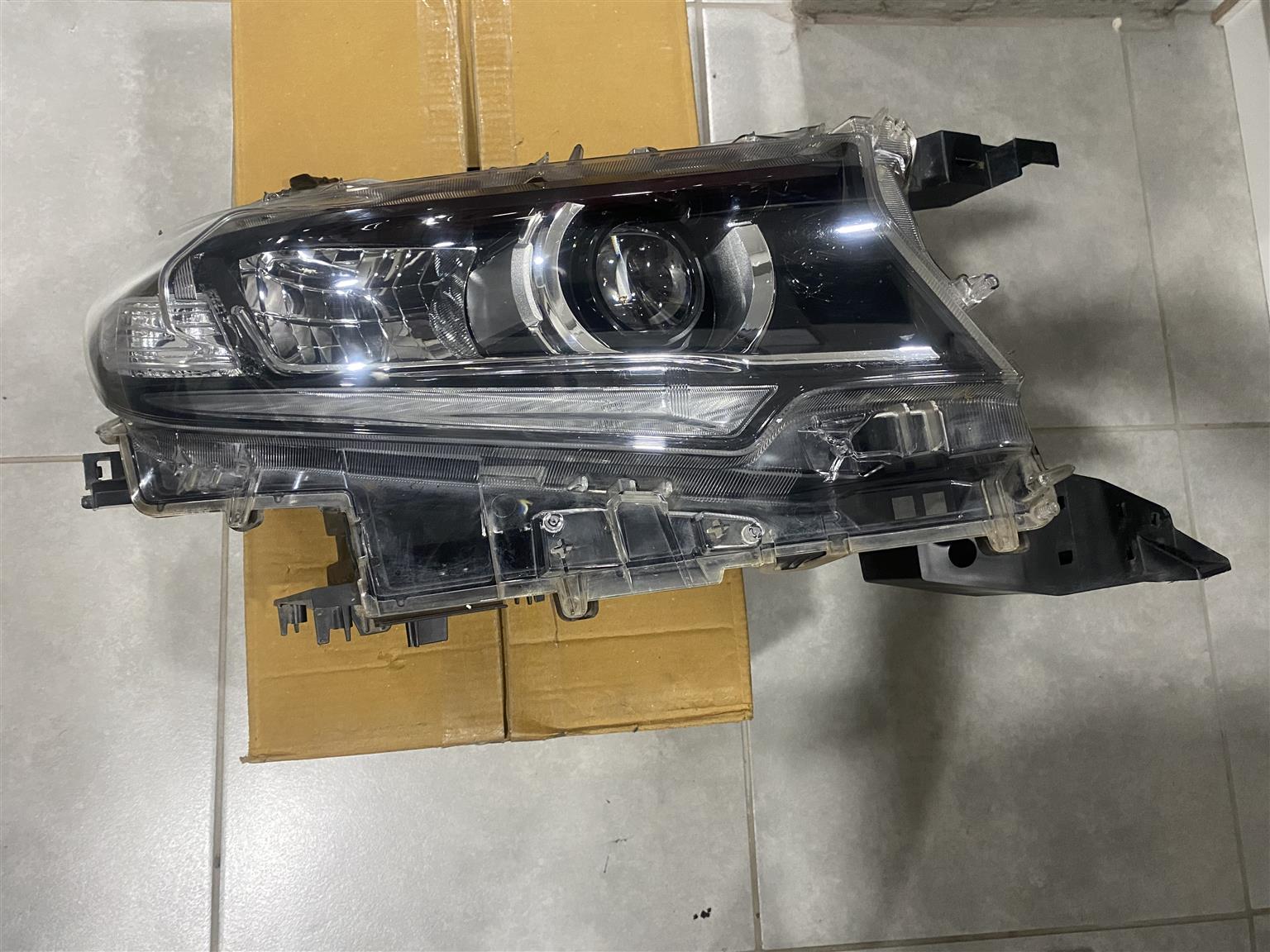 2023 TOYOTA LAND CRUISER PRADO LED HEADLIGHT RIGHT SIDE FOR SALE. IN PRISTINE - Private Seller 2023 TOYOTA LAND CRUISER PRADO LED HEADLIGHT RIGHT SIDE FOR SALE. IN PRISTINE - Private Seller