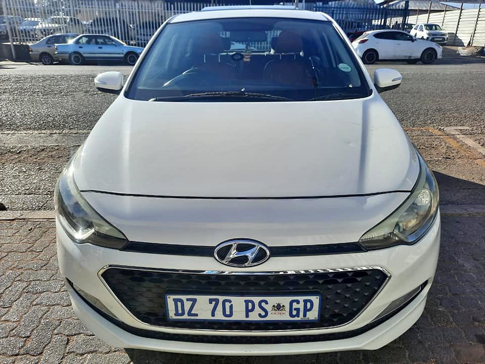2015 Hyundai i20 1.2 Fluid Automatic and leather seat Sunroof Service book