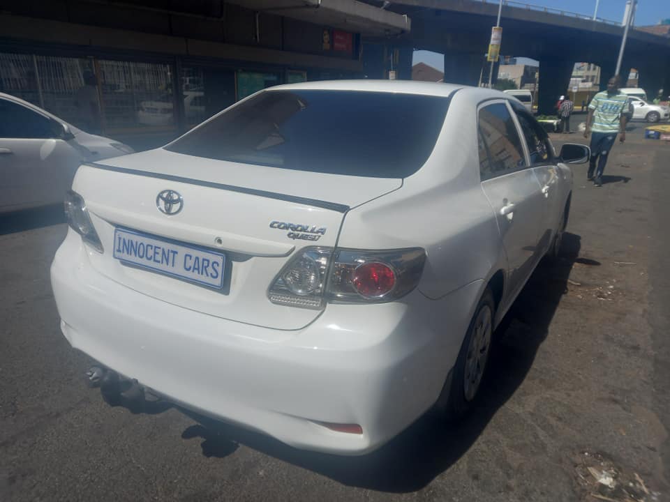 2018 TOYOTA COROLLA QUEST SEDAN 1.6 PETROL, MANUAL TRANSMISSION, WHITE COLOUR, 67000KM