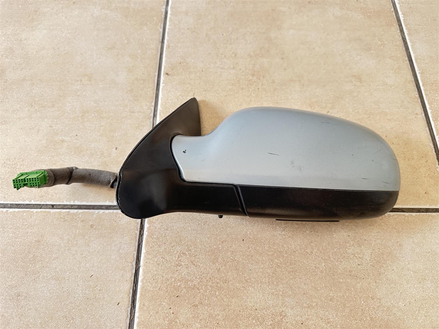 2006 Volvo S60 Side View Mirror - Private Seller 2006 Volvo S60 Side View Mirror - Private Seller