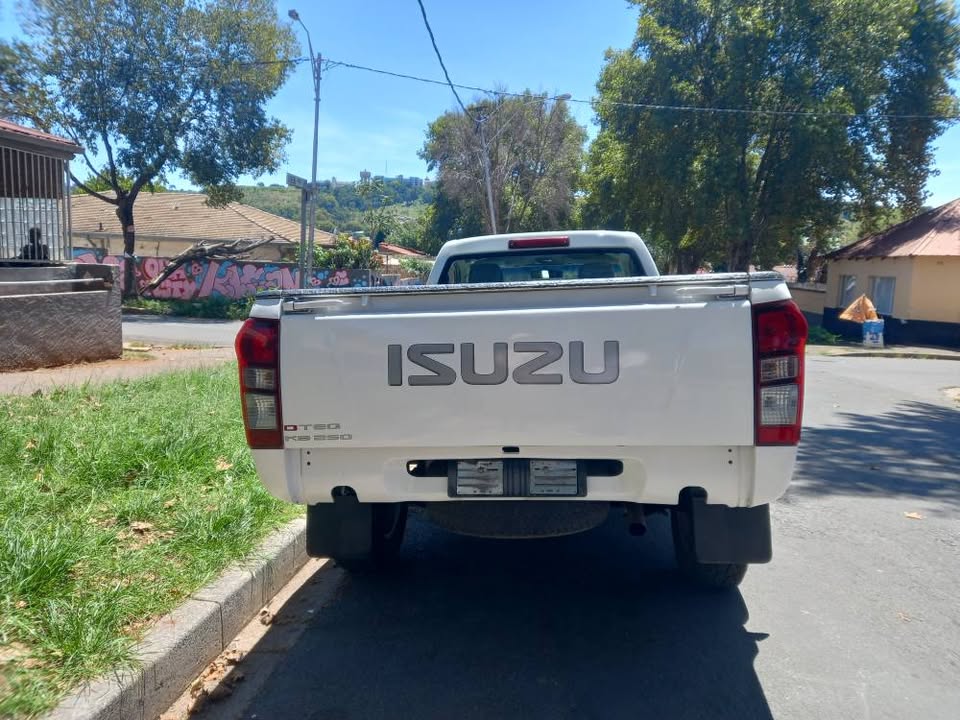 2014Isuzu KB250 Dteq 2.5 Diesel, S- Cab, Manuel, White, 101000kms Spare key Service History