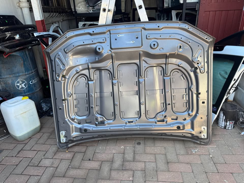 Ford Ranger T9 Everest Bonnet - Private Seller Ford Ranger T9 Everest Bonnet - Private Seller