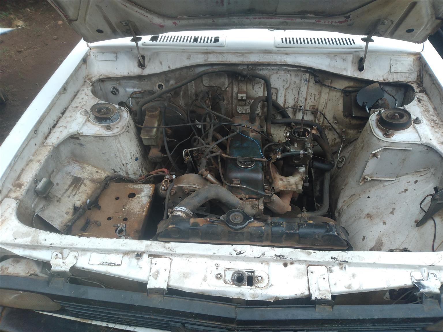 Nissan 1400 bakkie stripping for spares - Private Seller