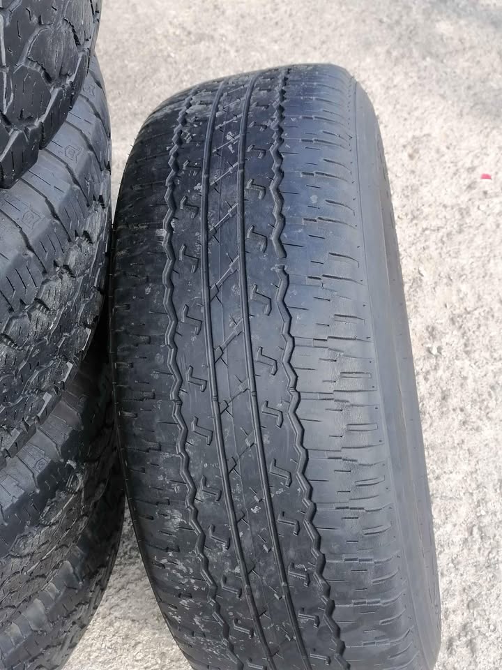 Toyota Hilux 17 TWINSPOKE Mag Rim (WITH USED TYRE) - Private Seller Toyota Hilux 17 TWINSPOKE Mag Rim (WITH USED TYRE) - Private Seller