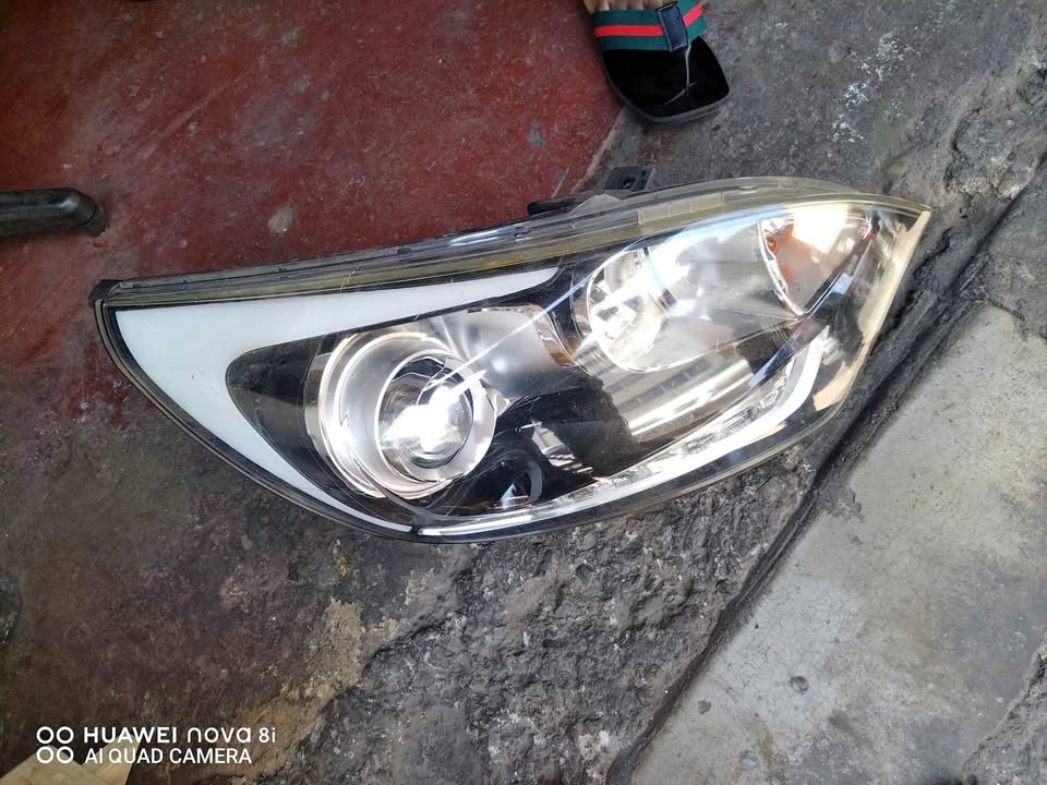 Kia Rio right side headlight - Private Seller Kia Rio right side headlight - Private Seller