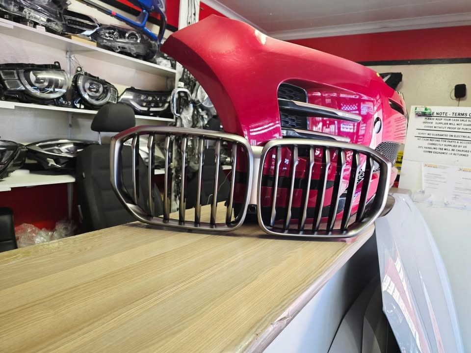 BMW X5 MAIN GRILL WITH CAMERA WHOLE 2021 AVAILABLE FOR SALE - Private Seller BMW X5 MAIN GRILL WITH CAMERA WHOLE 2021 AVAILABLE FOR SALE - Private Seller