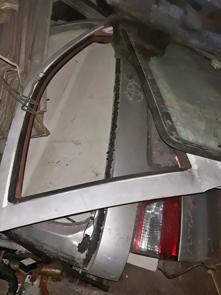 Toyota Fortuner Tailgate For Sale - Private Seller Toyota Fortuner Tailgate For Sale - Private Seller
