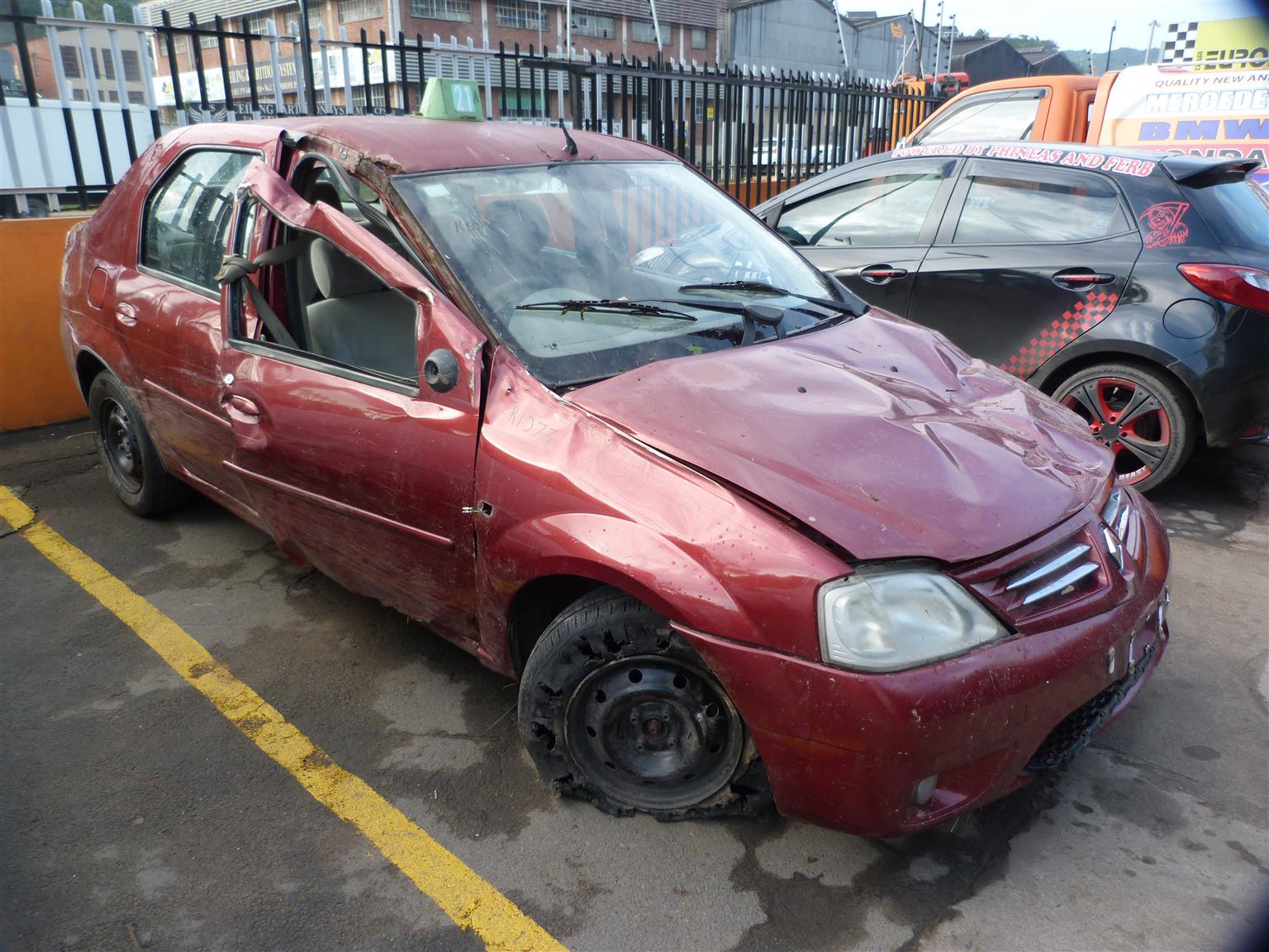 Renault Logan 1.6 MPI 8V - 2010 - Private Seller Renault Logan 1.6 MPI 8V - 2010 - Private Seller