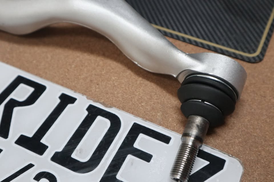 BMW F30 FRONT LEFT CONTROLE ARM&BALL JOINT - Private Seller BMW F30 FRONT LEFT CONTROLE ARM&BALL JOINT - Private Seller
