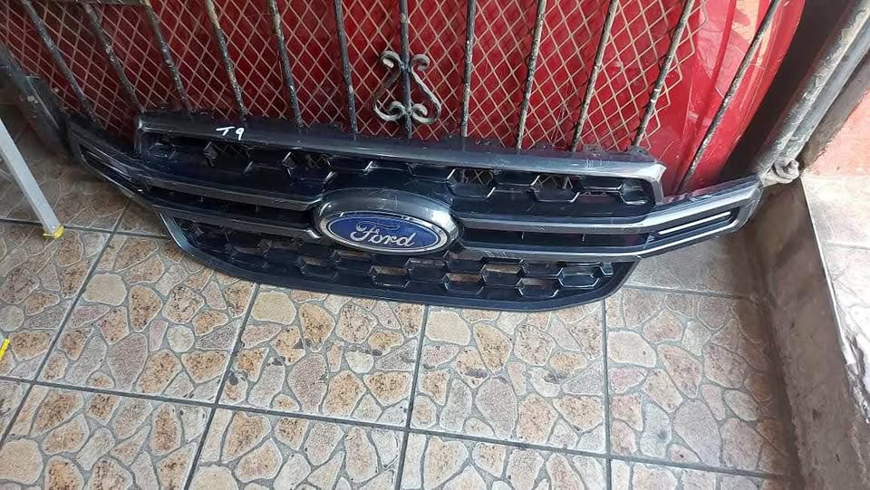 FORD RANGER T9 grille - Private Seller FORD RANGER T9 grille - Private Seller