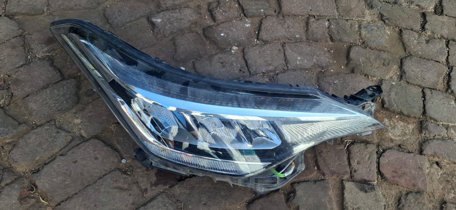 Toyota chr headlights for sale – oem used lights in great condition Toyota chr headlights for sale – oem used lights in great condition