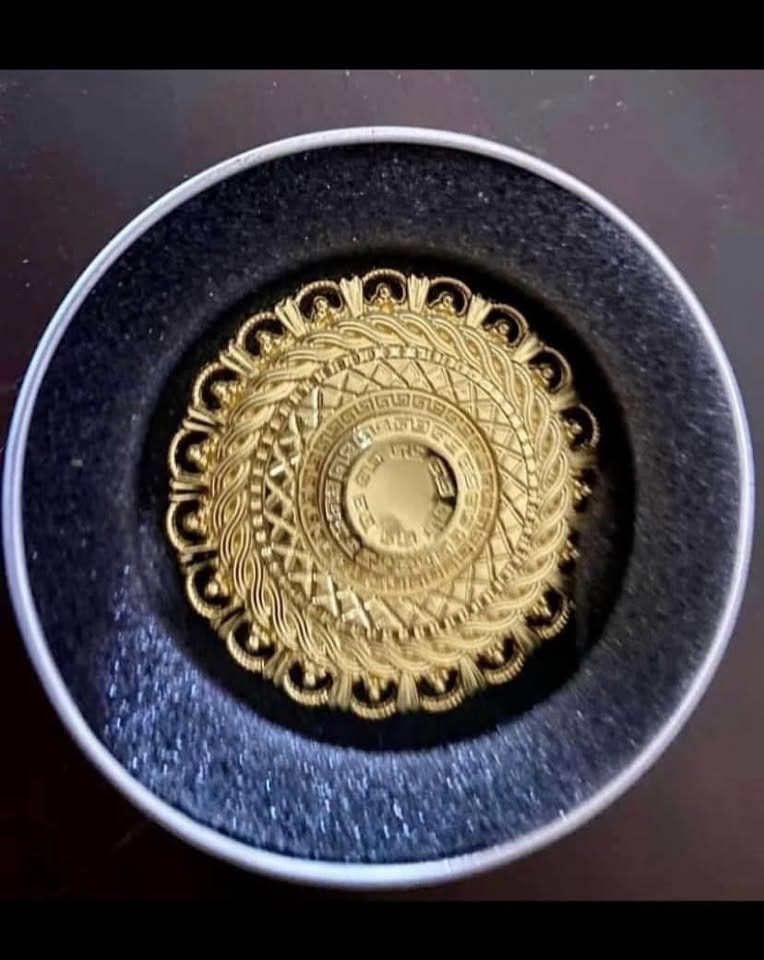 imported unique golden colour fidget spinner. imported unique golden colour fidget spinner.