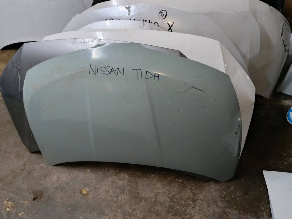 Nissan Tida bonnet - Private Seller