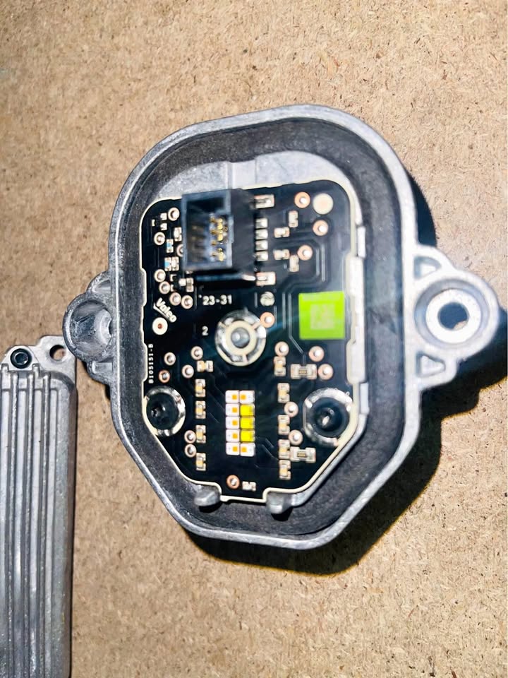 Volvo XC90 LED Headlight Corner DRL Control Module MDE911613 OEM 16-20 Volvo XC90 LED Headlight Corner DRL Control Module MDE911613 OEM 16-20