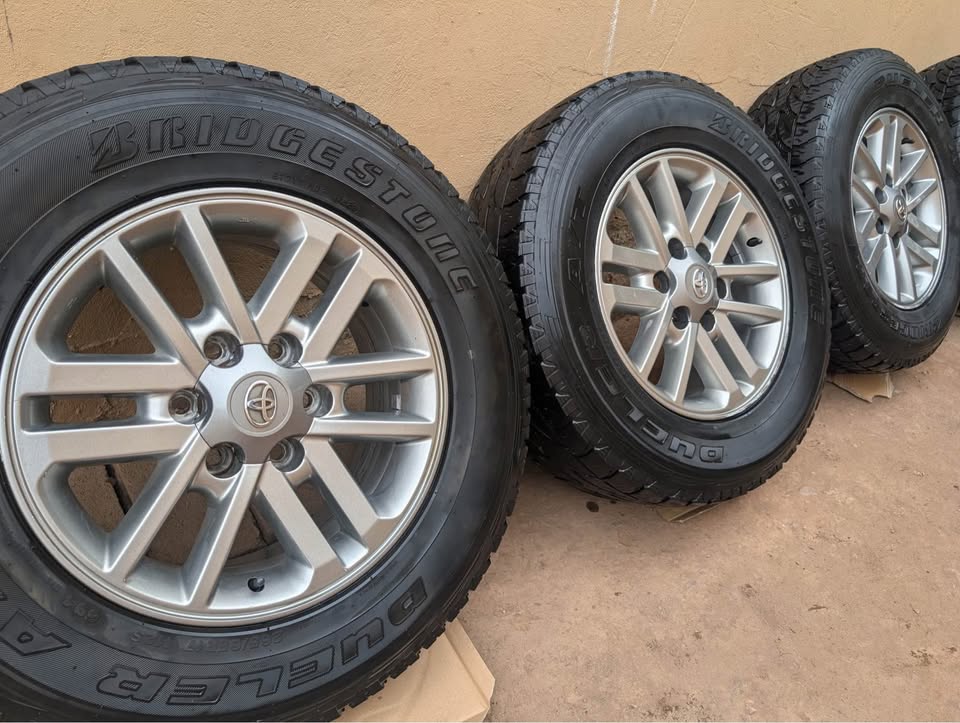 Toyota Hilux rims size 17 with tyres - Private Seller Toyota Hilux rims size 17 with tyres - Private Seller