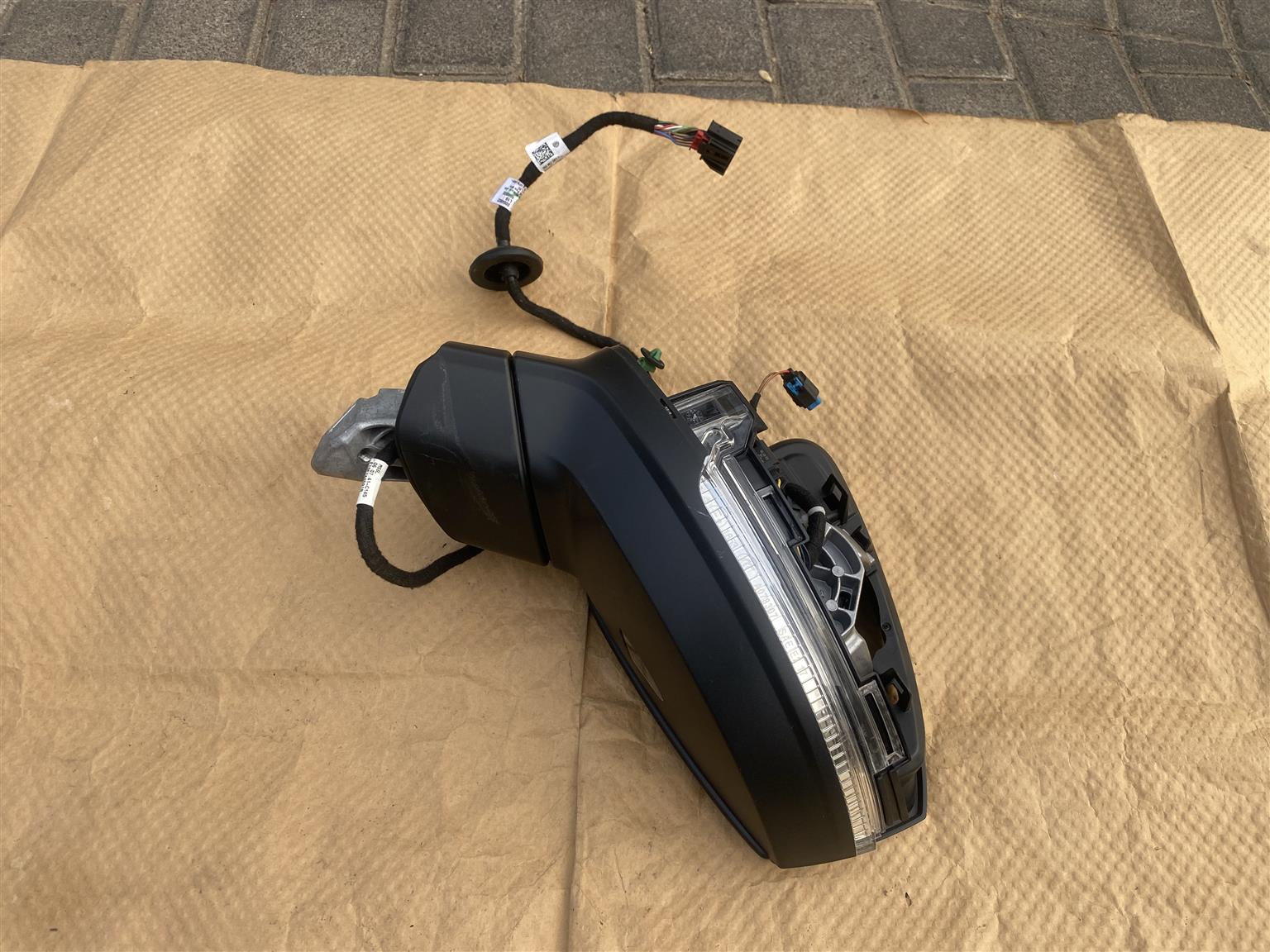 2022 VW TOUAREG ELECTRONIC AUTO-FOLD DOOR MIRROR LEFT SIDE FOR SALE - Private Seller 2022 VW TOUAREG ELECTRONIC AUTO-FOLD DOOR MIRROR LEFT SIDE FOR SALE - Private Seller