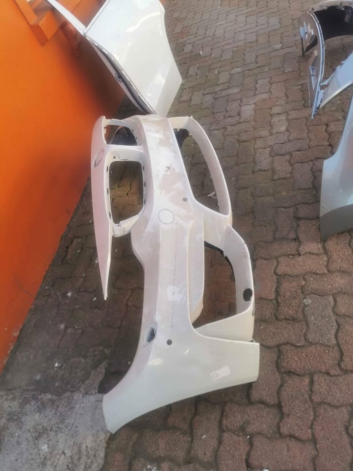 BMW M4 F82 left headlight and bumper - Private Seller BMW M4 F82 left headlight and bumper - Private Seller