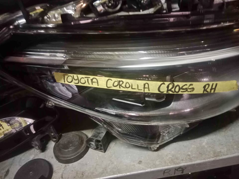 Toyota Corolla Cross headlight - Private Seller Toyota Corolla Cross headlight - Private Seller