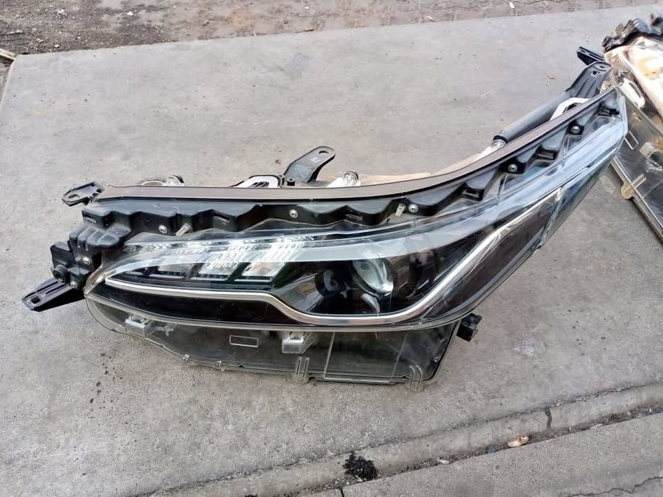 Toyota fortuner Gd6 Headlight R/lhs for Sale - Private Seller Toyota fortuner Gd6 Headlight R/lhs for Sale - Private Seller