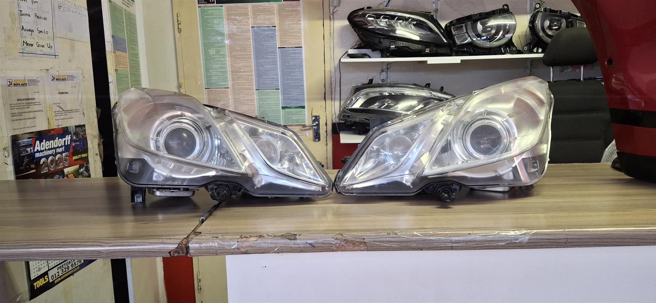 2011 MERCEDES BENZ E-CLASS E350 HEADLIGHT LEFT/RIGHT IN GOOD CONDITION - Private Seller 2011 MERCEDES BENZ E-CLASS E350 HEADLIGHT LEFT/RIGHT IN GOOD CONDITION - Private Seller