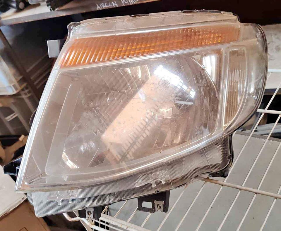 Ford Ranger T6 Head Lamp Lhs - Private Seller Ford Ranger T6 Head Lamp Lhs - Private Seller