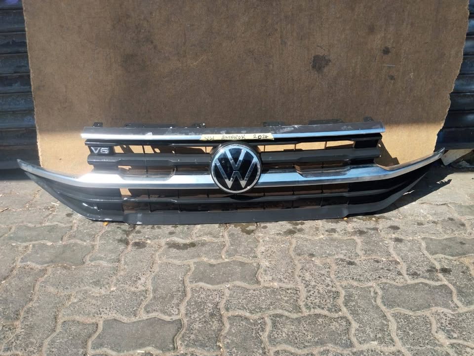 Volkswagen Amarok Front grill with badge - Private Seller Volkswagen Amarok Front grill with badge - Private Seller