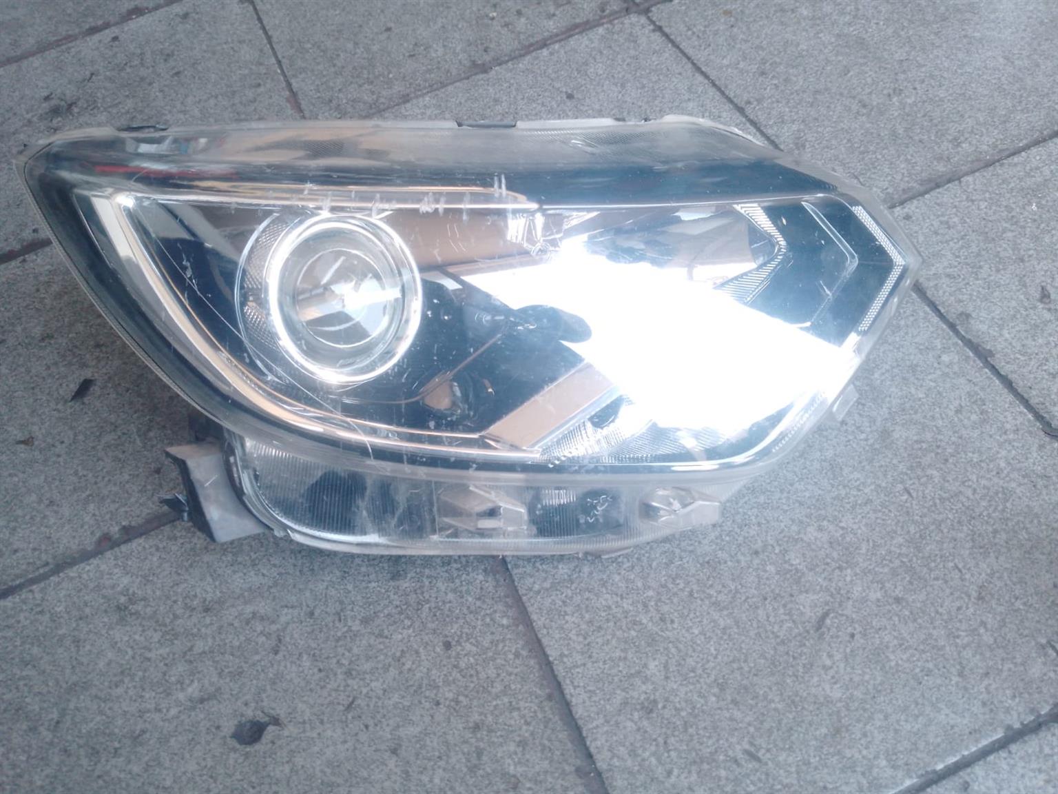 RENAULT TRIBER HEAD LAMP FOR SALE - Private Seller
