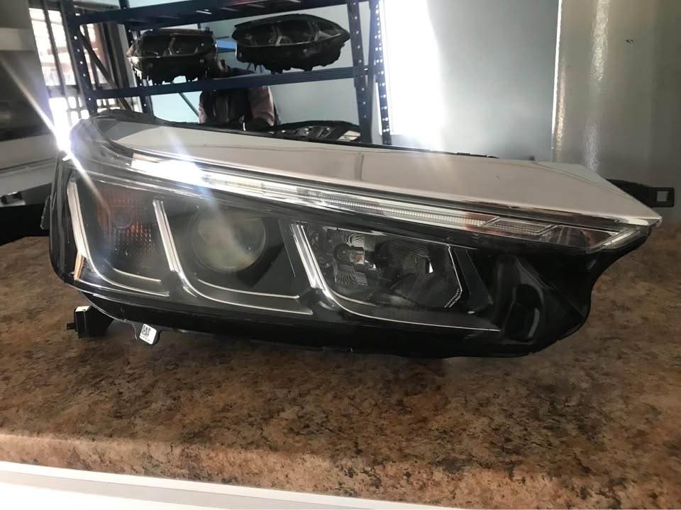 2022 Honda headlight right side - Private Seller