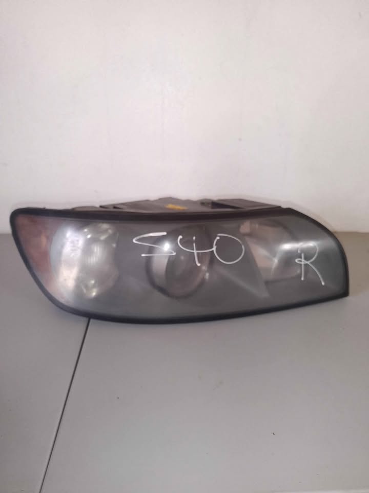 VOLVO S40 2008 RIGHT LIGHT FOR SALE - Private Seller