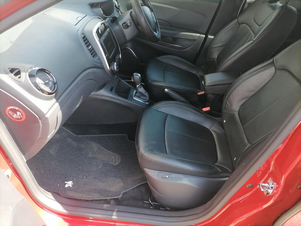 2020 Renault Captur 88kw Turbo Dynamique Automatic with a leather seat and Service book