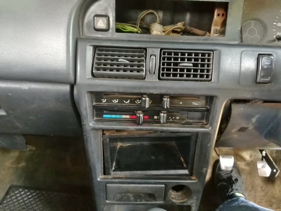 TOYOTA CONQUEST CENTRE AIRVENT CONTROL CONSOLE - Private Seller