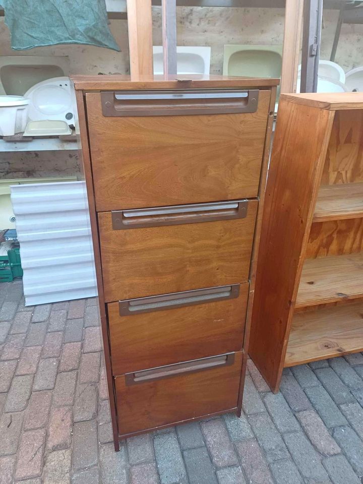 Vintage wooden filing/storage cabinet 1320 x 530 x 610