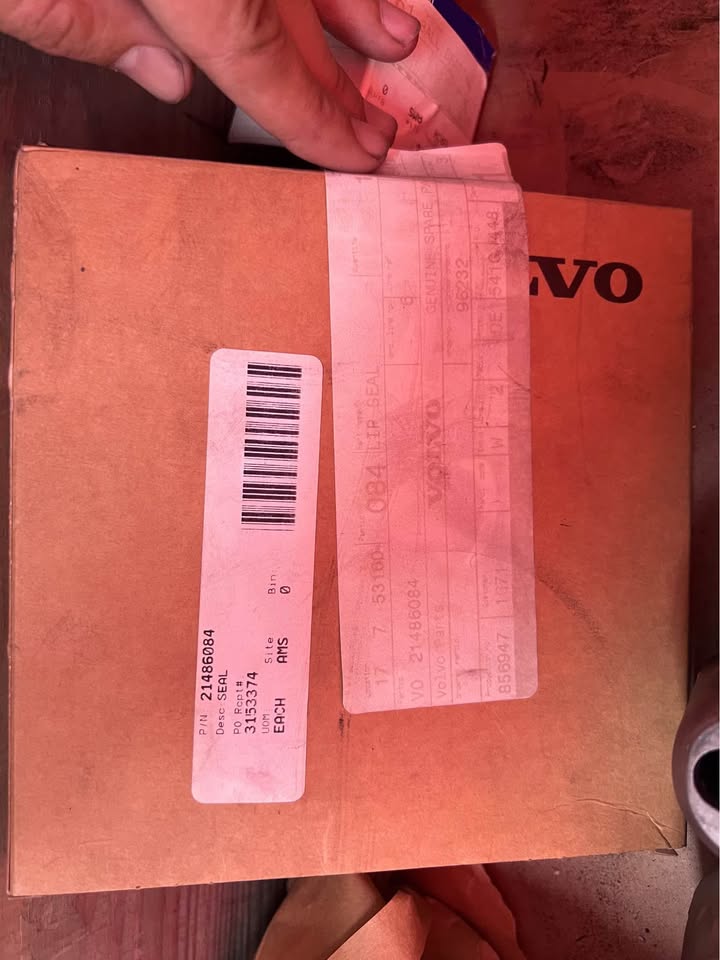 Volvo Commercial Clutch Kit - Private Seller Volvo Commercial Clutch Kit - Private Seller