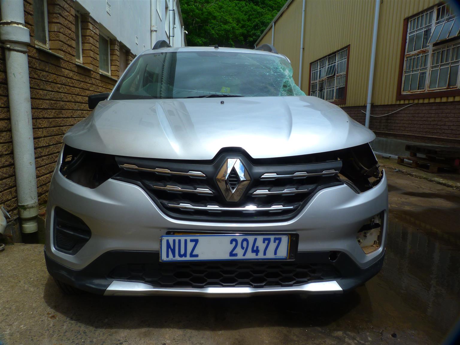 Renault Triber 1,0 Manual - 2020 Spares - Private Seller Renault Triber 1,0 Manual - 2020 Spares - Private Seller