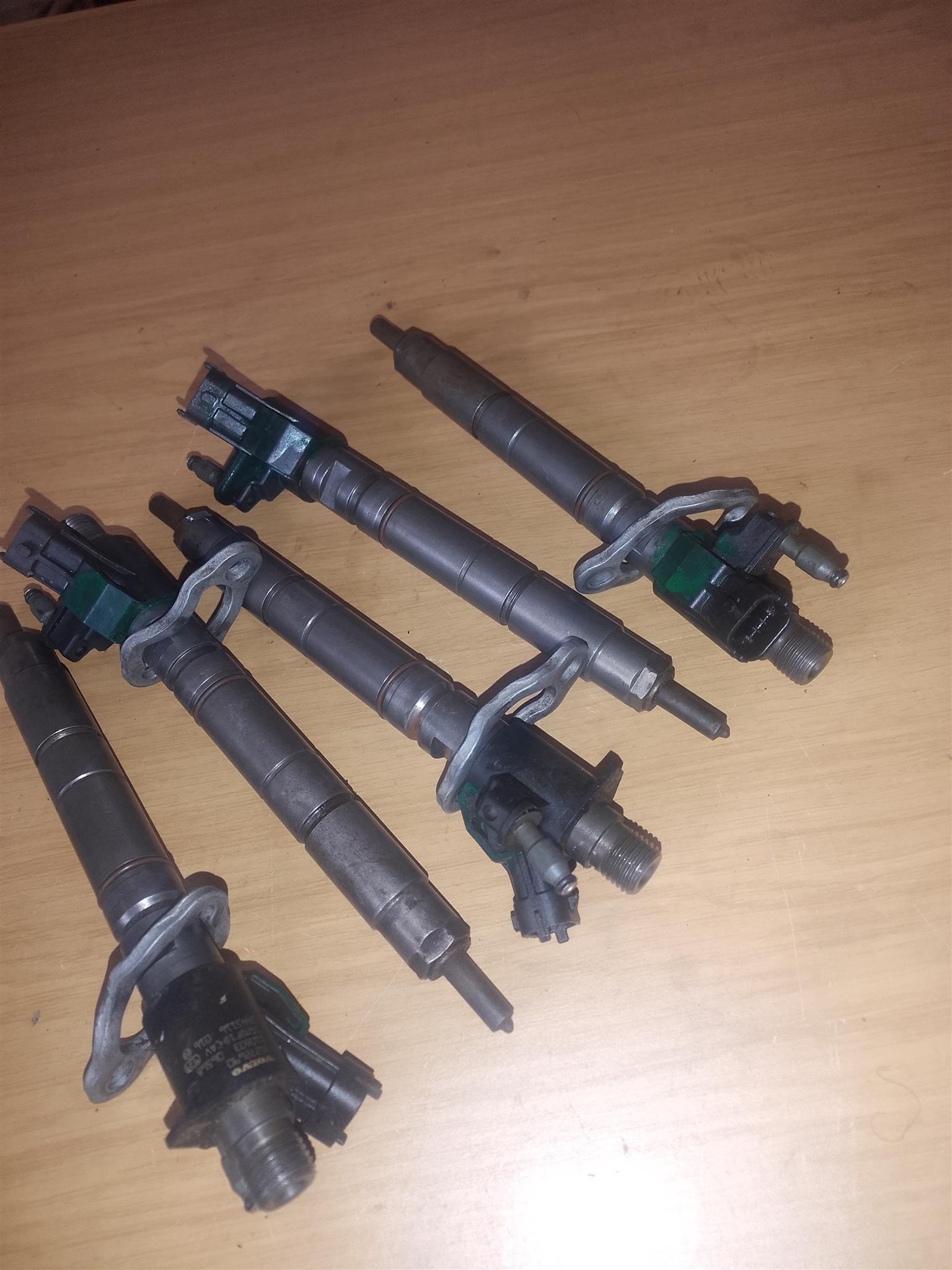 XC60 VOLVO DIESEL INJECTORS FOR SALE DELIVERY AVAILABLE COUNTRY WIDE - Private Seller