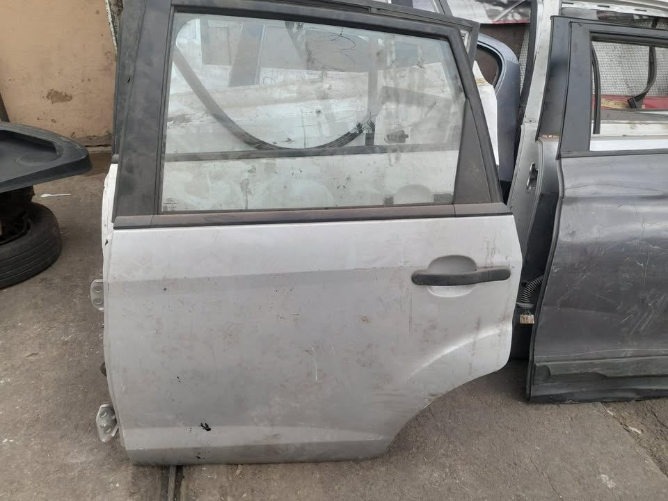 2010 TO 2015 FORD FIGO LEFT BACK DOOR - Private Seller 2010 TO 2015 FORD FIGO LEFT BACK DOOR - Private Seller