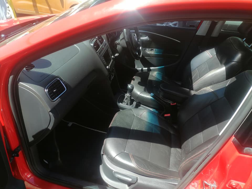 2014 Volkswagen polo TSI 1.2 sunroof and leather seat