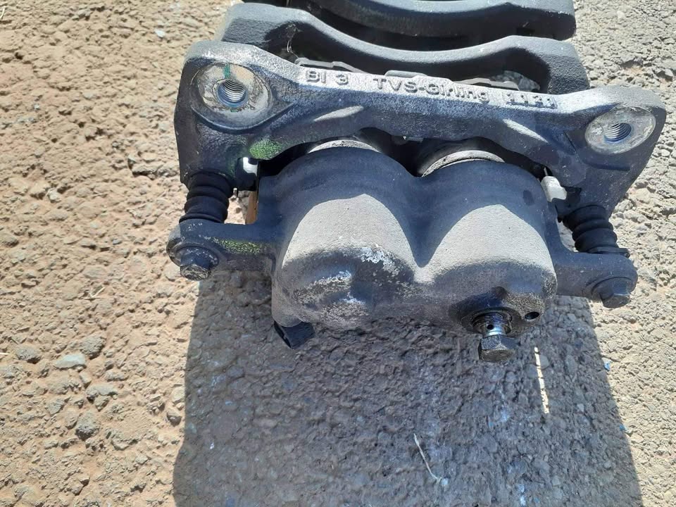Mahindra scorpio brake calipers available Call or whatsapp  Jimmy @Circle 7 used parts - Private Seller