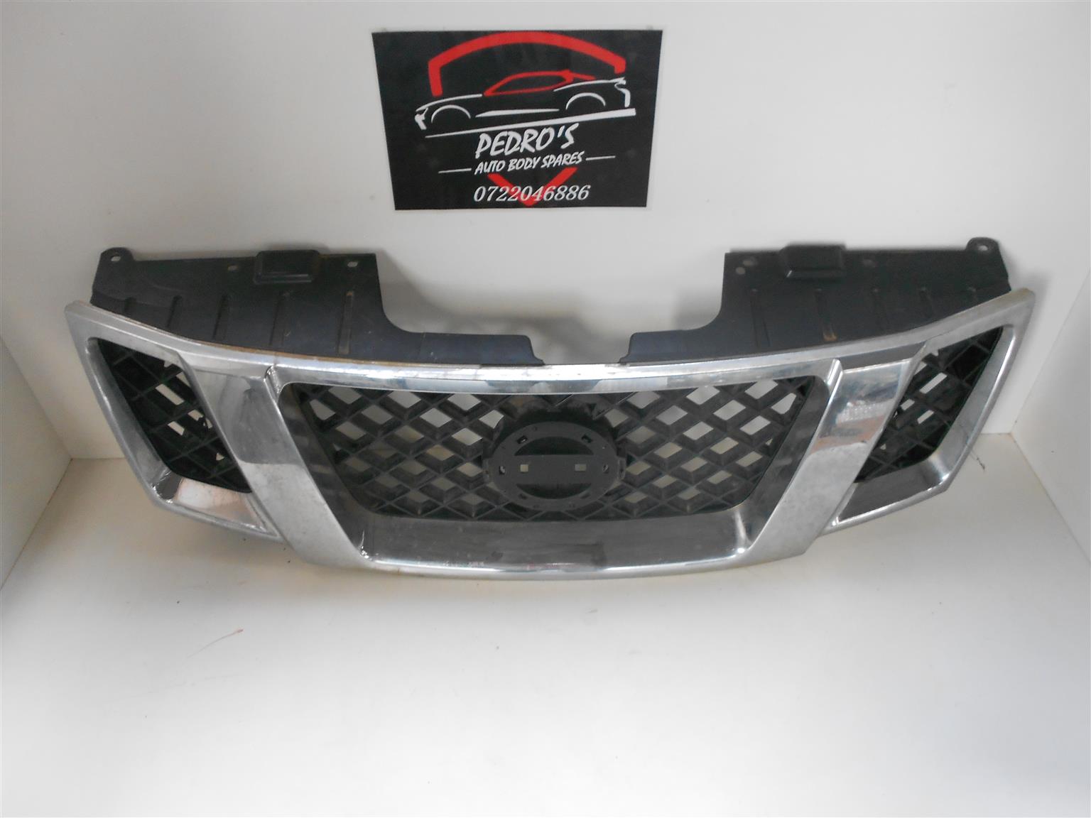 Nissan Navara grill - Private Seller