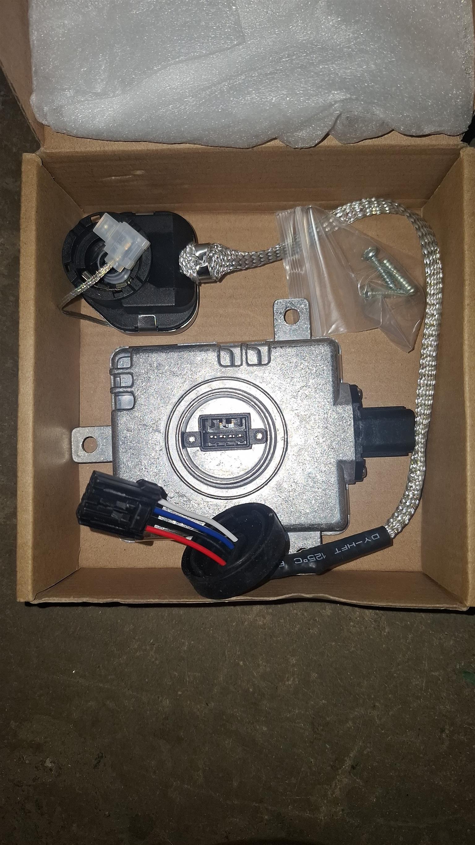 Mitsubishi Pajero gen 4 xenon box and globe holder brand new for sale - Private Seller