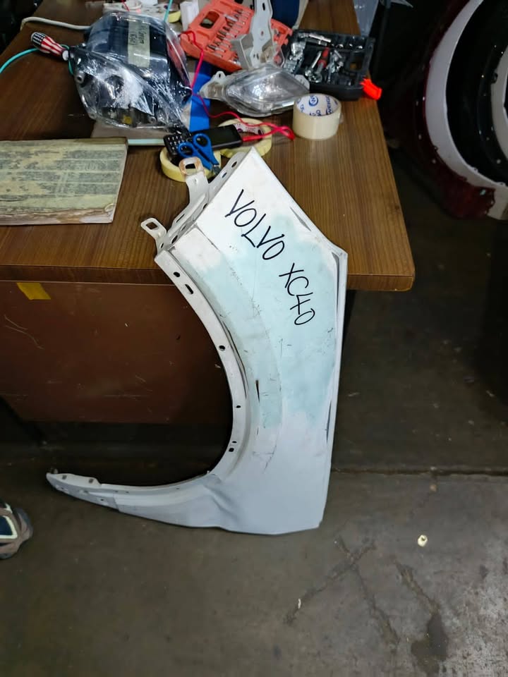 Volvo Xc40 Fender - Private Seller