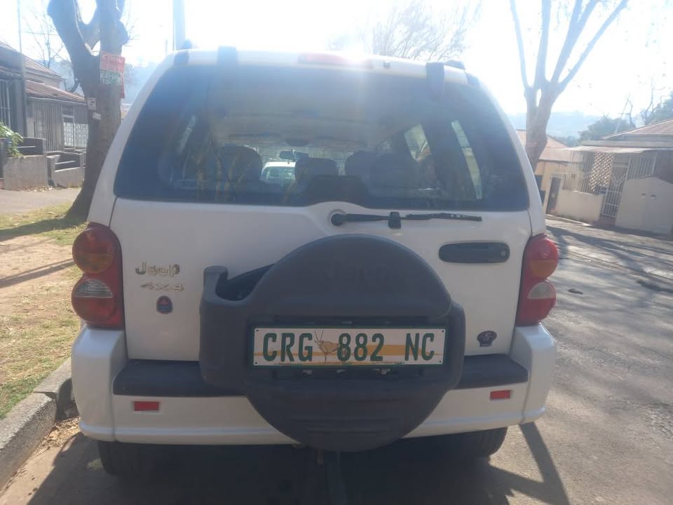 2003 Jeep Cherokee 2.7 Petrol, 4x4 Automatic, White, Spere key, Leather seat, 150000kms